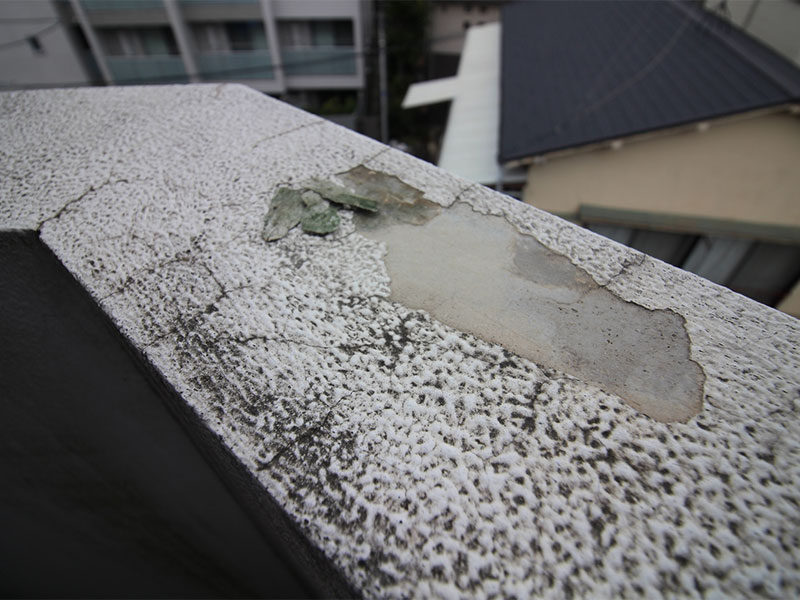 塗膜の剥がれ、色あせている